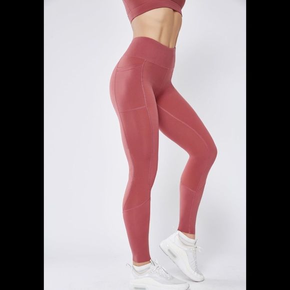Same Quality with LuluLemon legging from LA7 - Picture 4 of 4